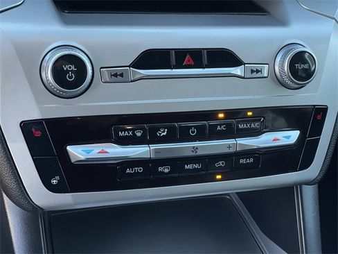 Used 2022 Ford Explorer XLT w/ Equipment Group 202A image 17