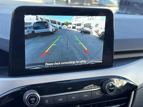 Used 2022 Ford Escape SE w/ SE Sport Appearance Package image 28