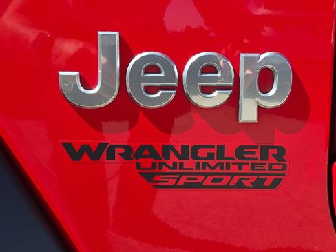 Used 2018 Jeep Wrangler Unlimited Sport S AWD/4WD image 12