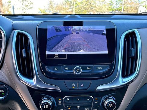 Used 2023 Chevrolet Equinox Premier image 13