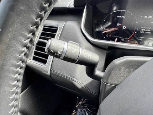 Used 2016 Land Rover Range Rover Sport SVR image 22
