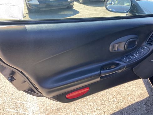Used 2001 Chevrolet Corvette Convertible w/ Preferred Equipment Group2 RWD image 14