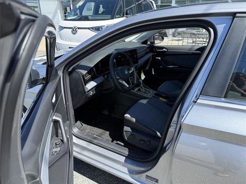 New 2025 Volkswagen Jetta SE image 11