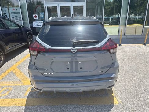 Used 2022 Nissan Kicks SV FWD image 3