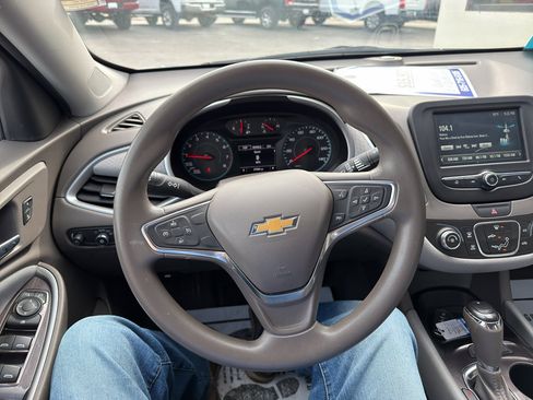 Used 2018 Chevrolet Malibu LS FWD image 17