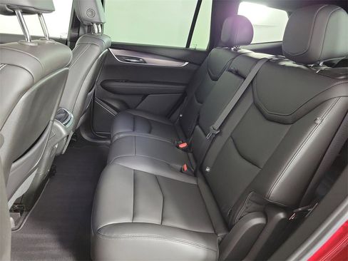 Certified 2025 Cadillac XT6 Luxury image 12