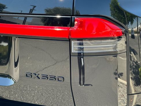 Used 2025 Lexus GX 550 w/ Accessory Package (2T) AWD/4WD image 30