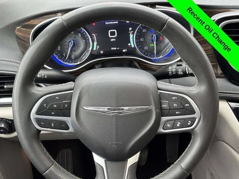Used 2023 Chrysler Pacifica Limited FWD image 32