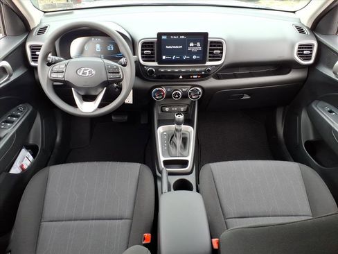 New 2025 Hyundai Venue SE image 7