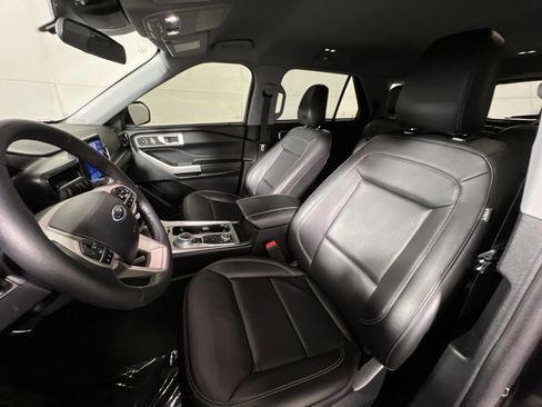 Used 2023 Ford Explorer XLT w/ Equipment Group 202A image 13