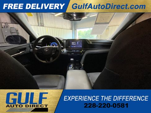 Used 2025 Toyota Camry LE FWD image 2