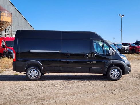 New 2025 RAM ProMaster 2500 w/ Quick Order Package 22G SLT image 2