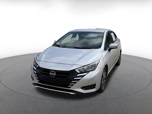 Used 2025 Nissan Versa SV FWD image 7