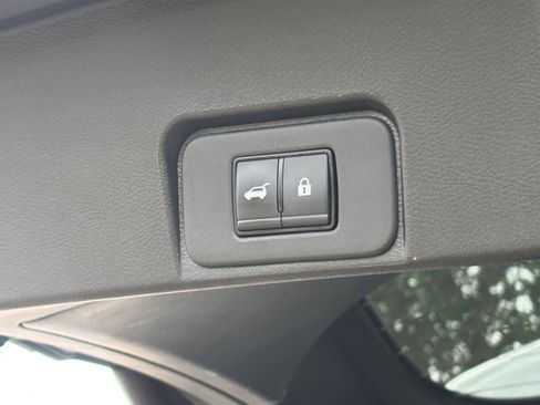 Used 2025 Nissan Rogue SV FWD image 23