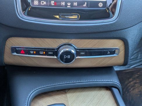 Used 2023 Volvo XC90 B6 Plus w/ Protection Package Premier image 23