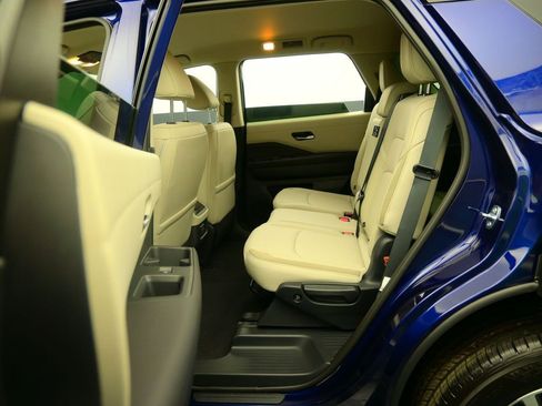 New 2026 Nissan Pathfinder SL AWD/4WD image 9