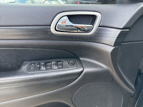 Used 2019 Jeep Grand Cherokee Altitude image 48