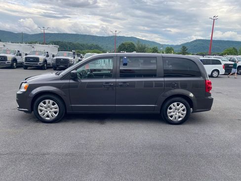 Used 2018 Dodge Grand Caravan SE w/ UConnect Hands-Free Group FWD image 5