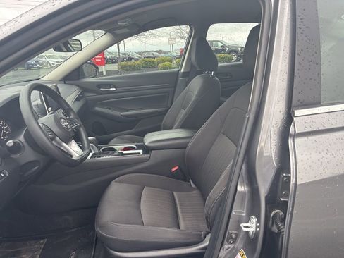 Used 2024 Nissan Altima 2.5 SV FWD image 11