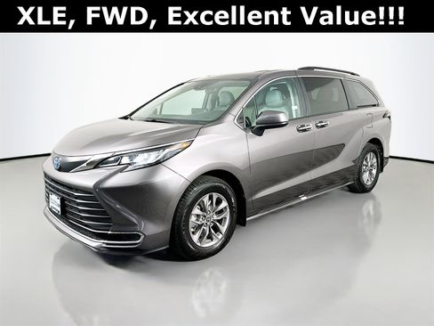 Used 2023 Toyota Sienna XLE image 4