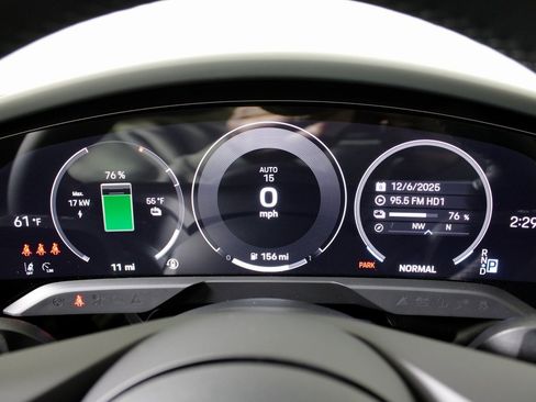 Used 2026 Porsche Taycan image 23