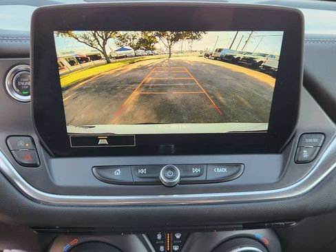 Used 2025 Chevrolet Blazer LT FWD image 17
