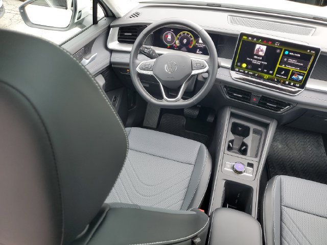 Certified 2026 Volkswagen Tiguan SE FWD image 7