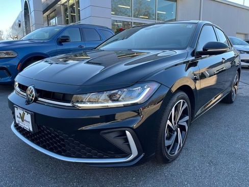 Certified 2025 Volkswagen Jetta SEL image 2