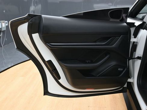 Used 2021 Porsche Taycan image 41