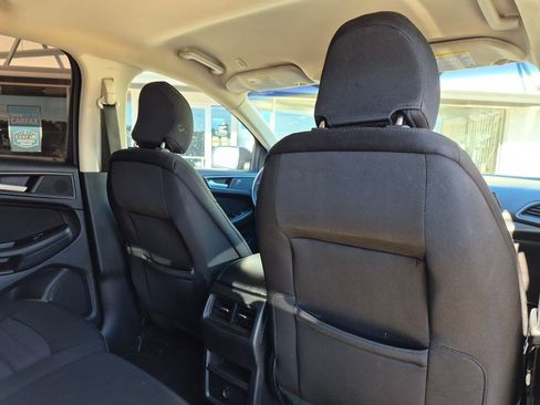 Used 2019 Ford Edge SE image 27