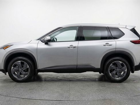 Used 2025 Nissan Rogue SV image 5