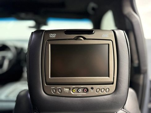 Used 2018 Cadillac Escalade ESV Platinum image 26