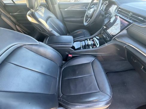 Used 2023 Jeep Grand Cherokee Overland image 13