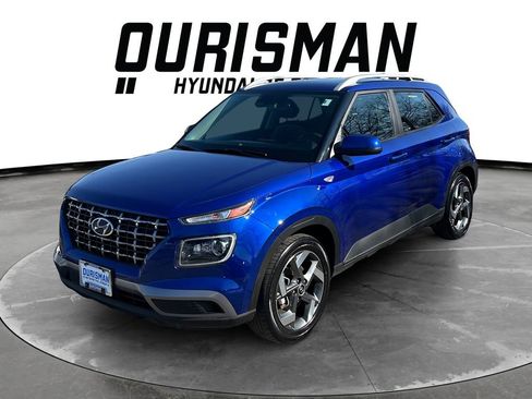 Used 2023 Hyundai Venue Limited image 2