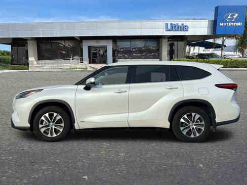 Used 2022 Toyota Highlander XLE image 5