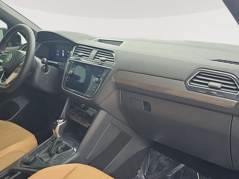 Used 2022 Volkswagen Tiguan SE AWD/4WD image 19