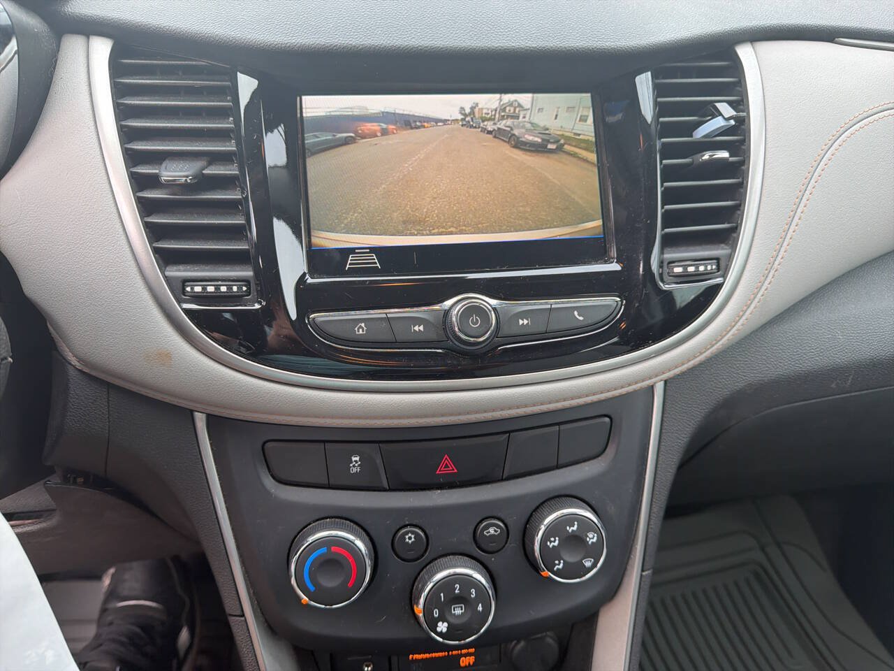 Used 2018 Chevrolet Trax LS AWD/4WD image 32
