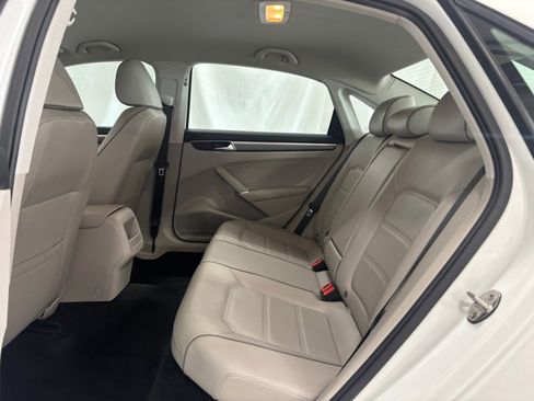 Used 2018 Volkswagen Passat 2.0T R-Line w/ R-Line Lighting Package image 12