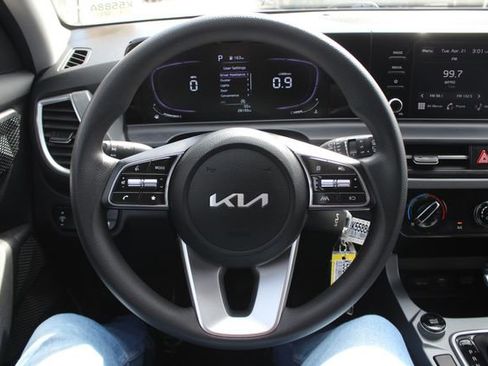 Used 2024 Kia Seltos LX image 12