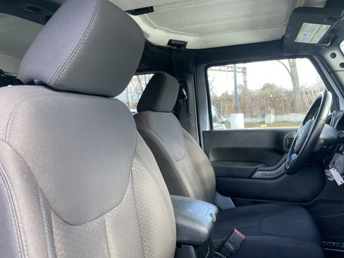 Used 2013 Jeep Wrangler Sport image 13