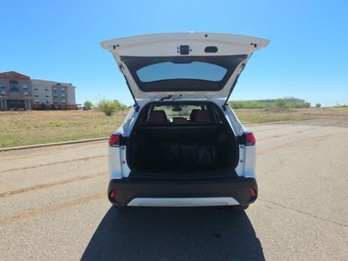 Used 2026 Toyota Corolla Cross XLE image 26