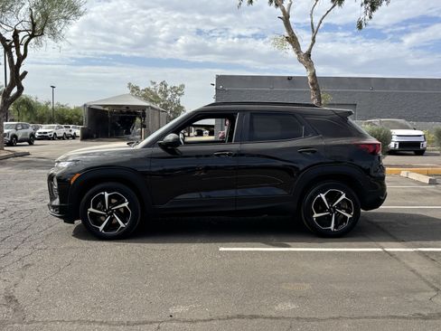 Used 2022 Chevrolet TrailBlazer RS w/ Technology Package FWD image 5