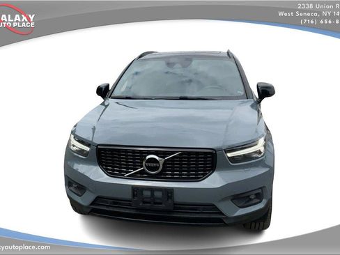 Used 2022 Volvo XC40 T5 R-Design w/ Climate Package AWD/4WD image 2