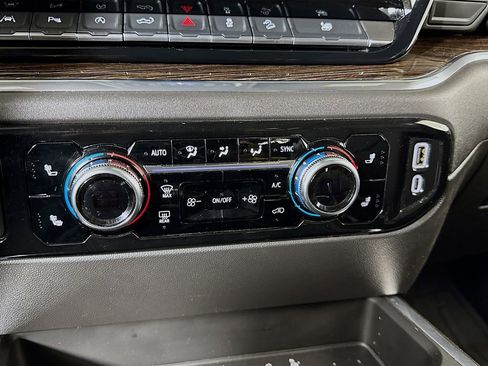 Used 2024 GMC Sierra 1500 Elevation w/ Elevation Premium Package AWD/4WD image 19