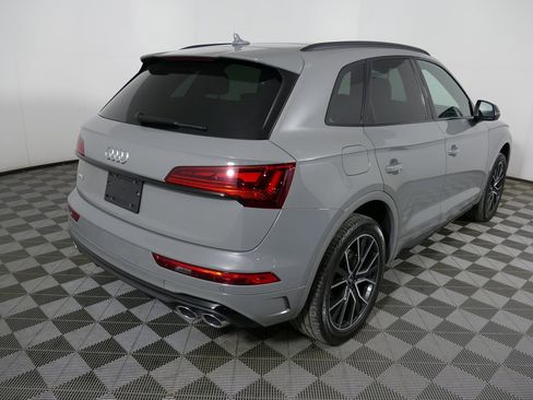 Used 2023 Audi e-tron Premium Plus image 35