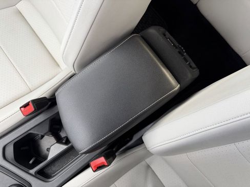 Used 2021 Volkswagen Tiguan SE image 25