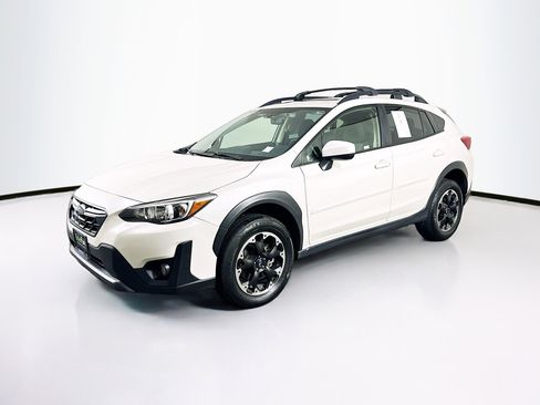 Used 2021 Subaru Crosstrek 2.0i Premium w/ Moonroof Package AWD/4WD image 3