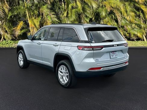 New 2025 Jeep Grand Cherokee Laredo image 3