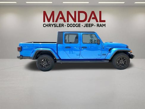 Used 2023 Jeep Gladiator Sport AWD/4WD image 4