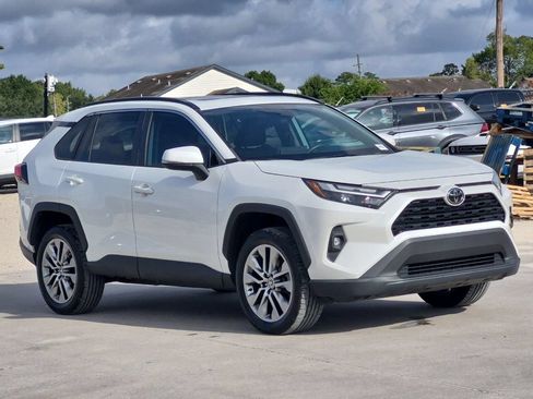 Used 2023 Toyota RAV4 XLE Premium FWD image 8